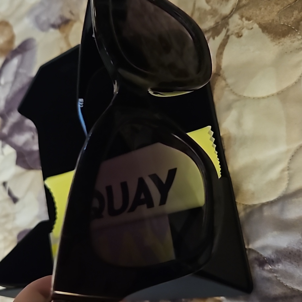 NWT Quay Australia Sunglasses By The Way Oversized Black Smoke - Picture 8 of 8